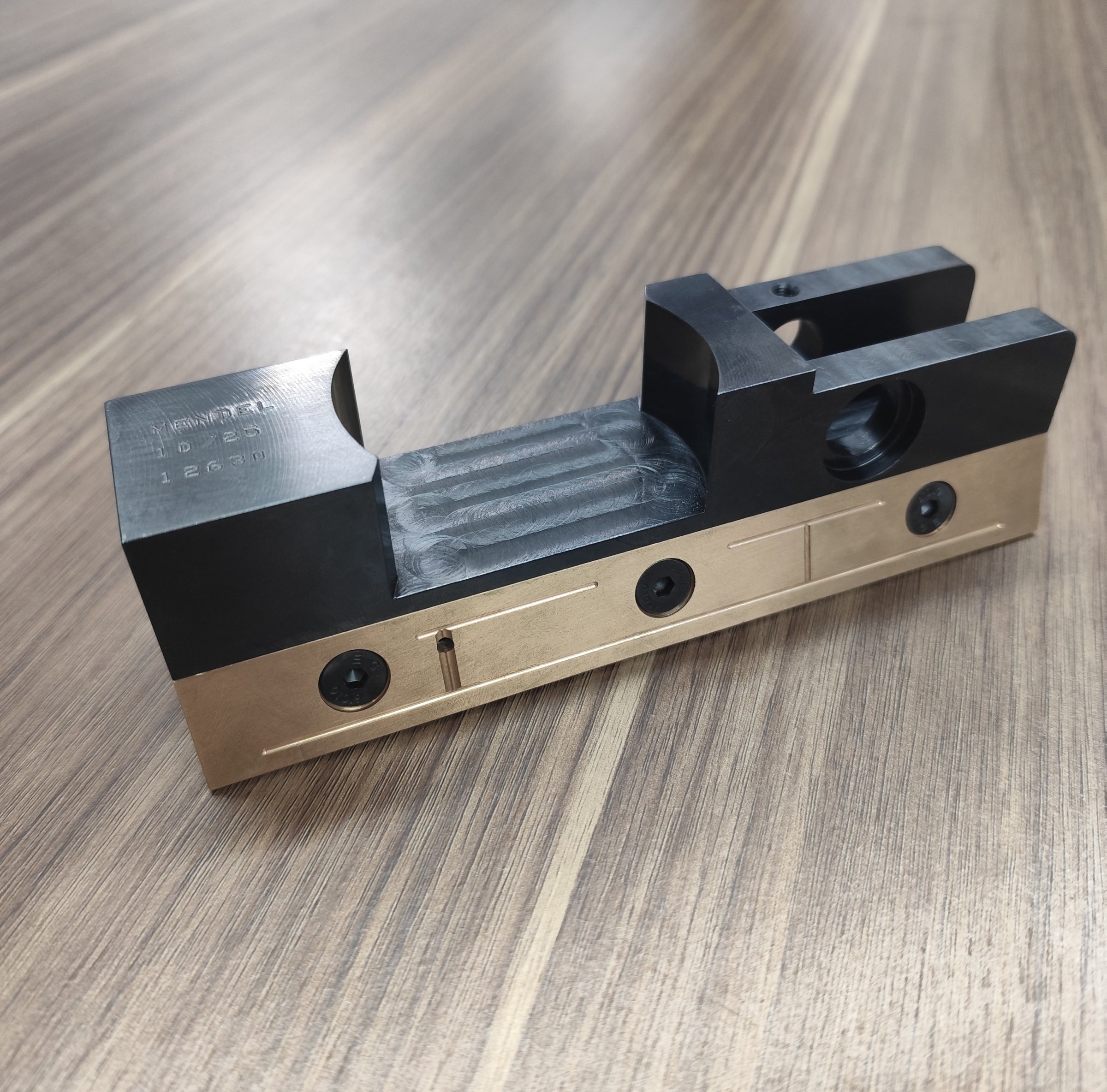 Conjunto de deslizamento linear em aço e latão
